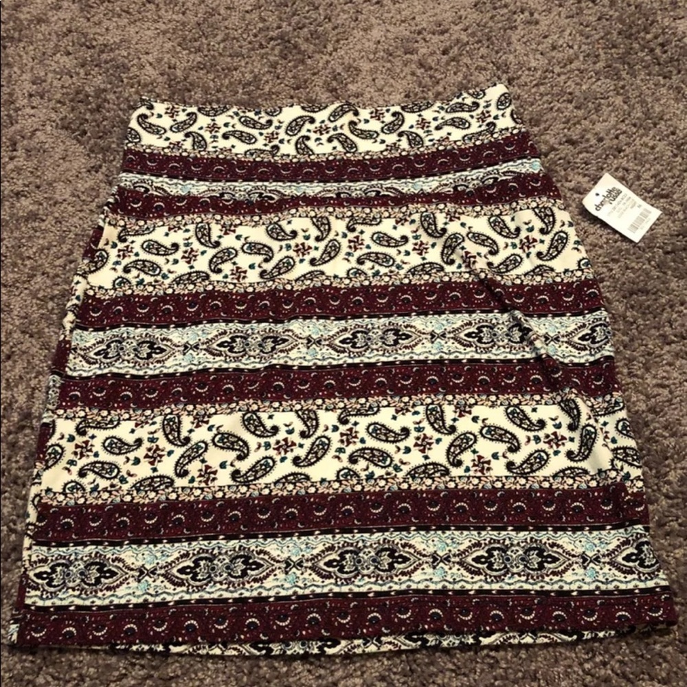 Skirt size M NWT
